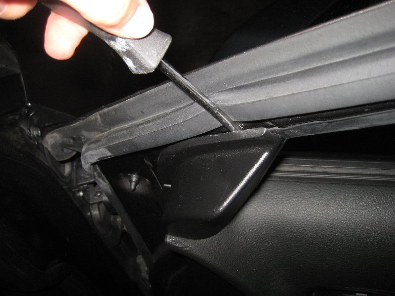 Dodge-Avenger-Interior-Door-Panel-Removal-Guide-013