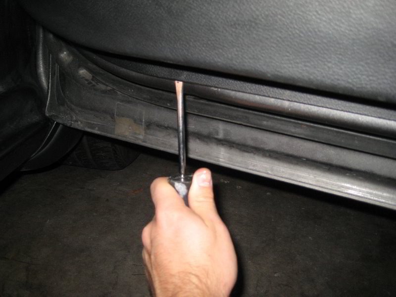 Dodge-Avenger-Interior-Door-Panel-Removal-Guide-016