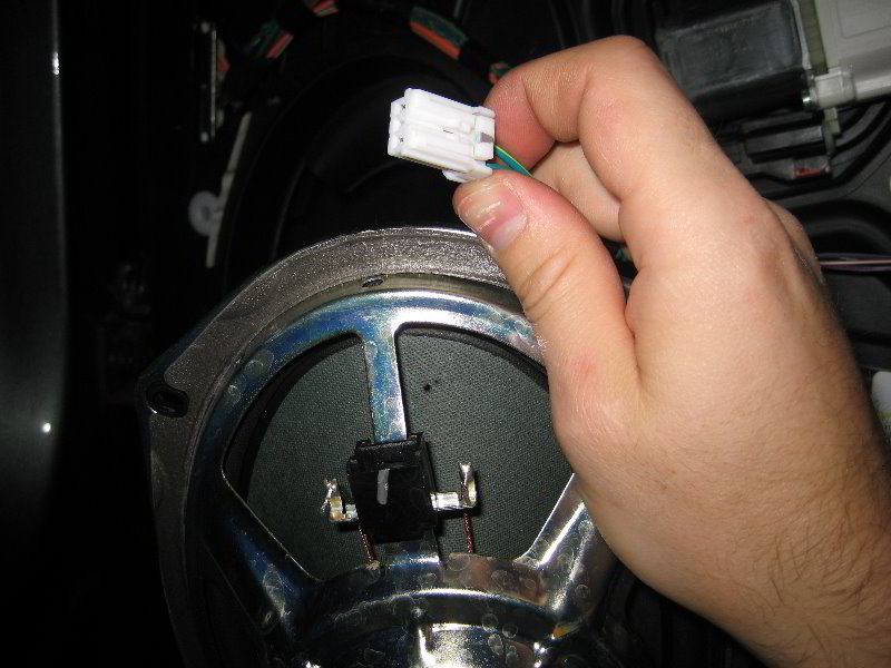 Dodge-Avenger-Interior-Door-Panel-Removal-Guide-034