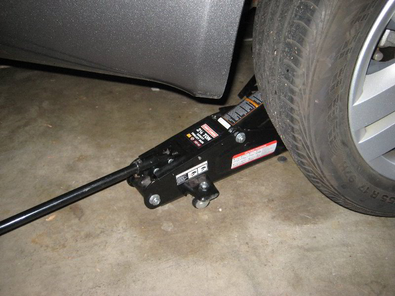 Dodge-Avenger-Rear-Disc-Brake-Pads-Replacement-Guide-003