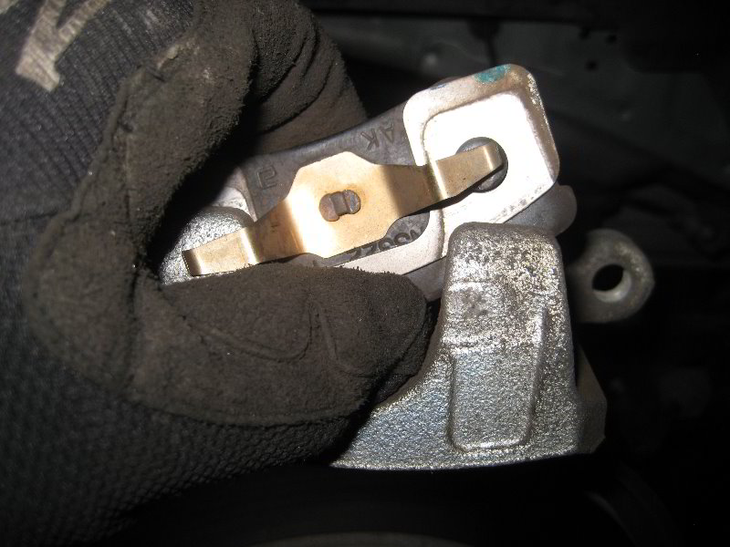 Dodge-Avenger-Rear-Disc-Brake-Pads-Replacement-Guide-014