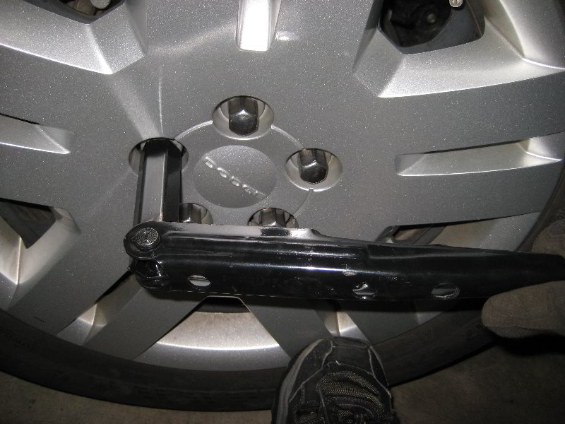 Dodge-Avenger-Rear-Disc-Brake-Pads-Replacement-Guide-033