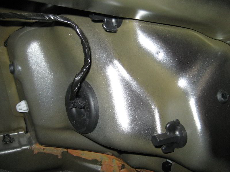 Dodge-Avenger-Reverse-Tail-Light-Bulb-Replacement-Guide-006