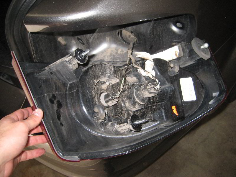 DodgeAvengerReverseTailLightBulbReplacementGuide013