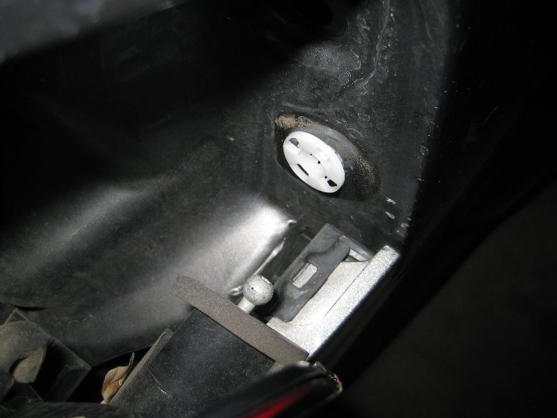 DodgeAvengerReverseTailLightBulbReplacementGuide022