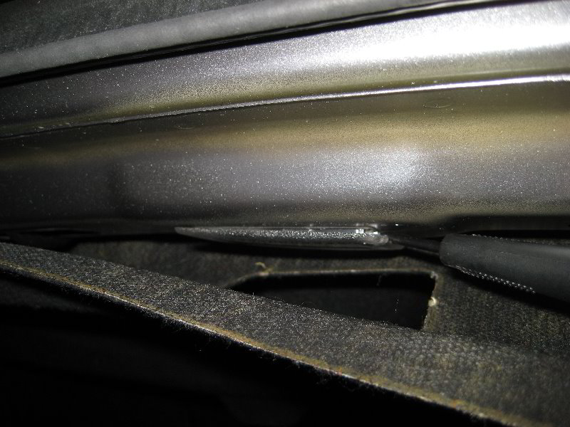 Dodge-Avenger-Trunk-Light-Bulb-Replacement-Guide-003