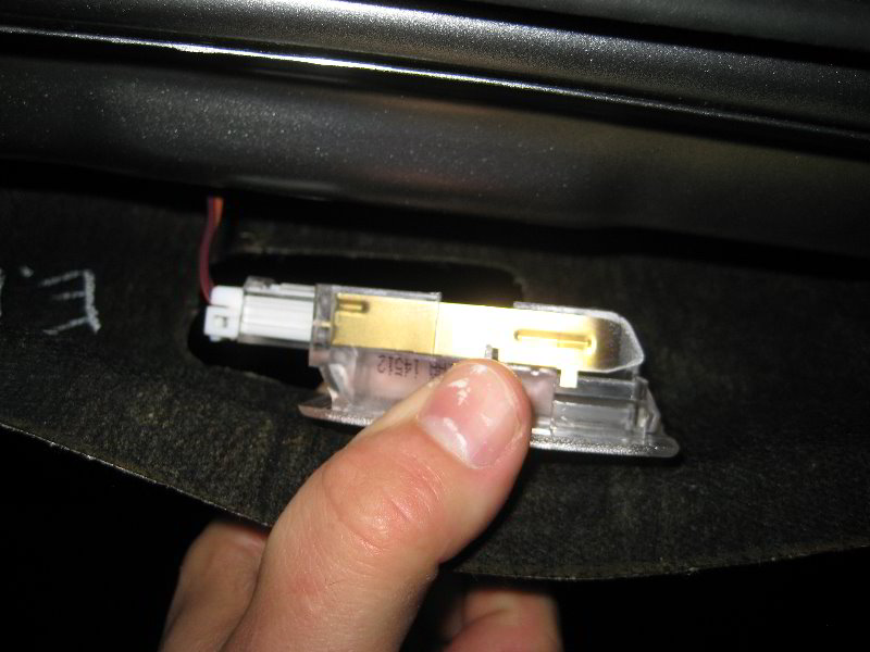 DodgeAvengerTrunkLightBulbReplacementGuide013