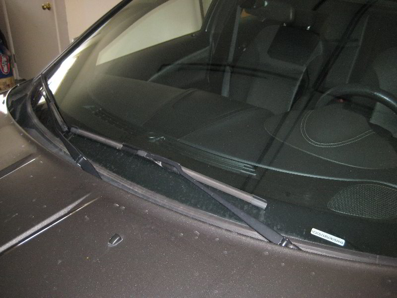 DodgeAvengerWindshieldWiperBladesReplacementGuide001
