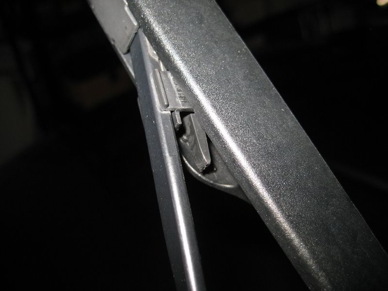 DodgeAvengerWindshieldWiperBladesReplacementGuide007