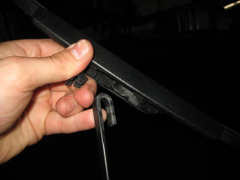 DodgeAvengerWindshieldWiperBladesReplacementGuide010