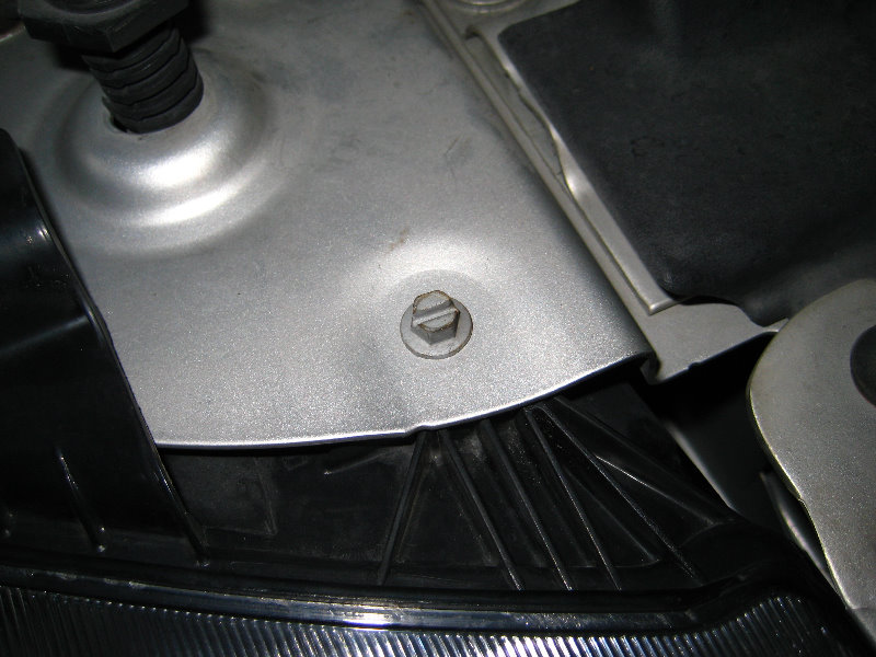 Dodge-Caravan-Headlight-Bulbs-Replacement-Guide-004