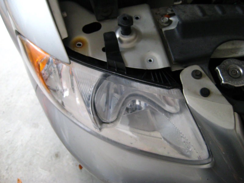 DodgeCaravanHeadlightBulbsReplacementGuide007