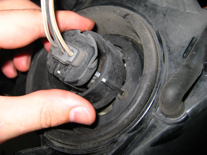 Dodge-Caravan-Headlight-Bulbs-Replacement-Guide-012