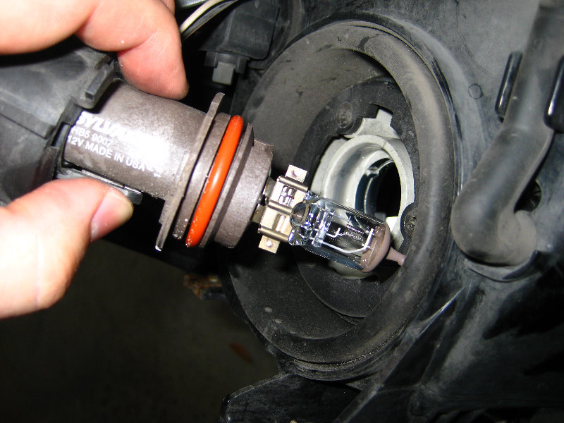 Dodge-Caravan-Headlight-Bulbs-Replacement-Guide-014