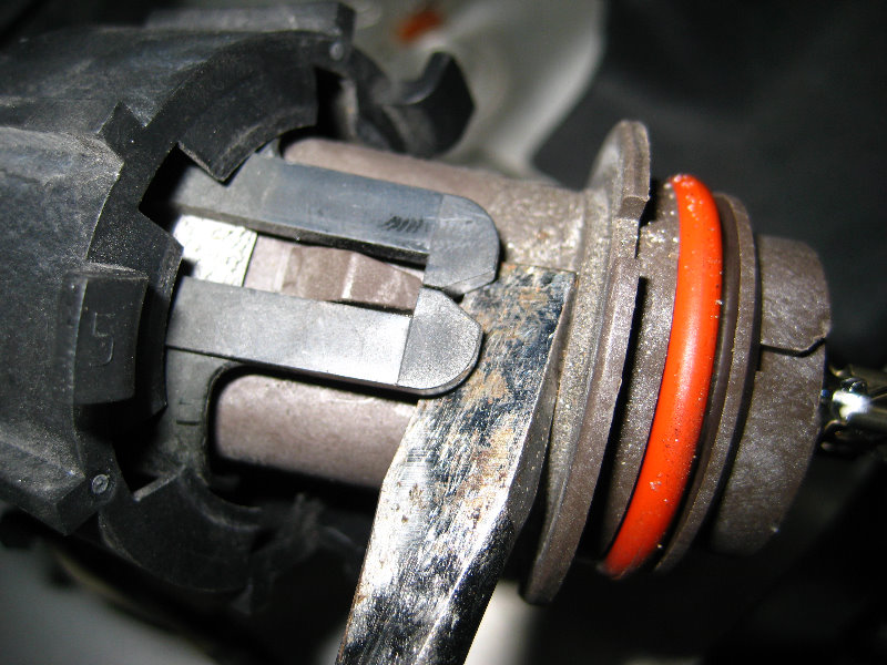 Dodge-Caravan-Headlight-Bulbs-Replacement-Guide-016