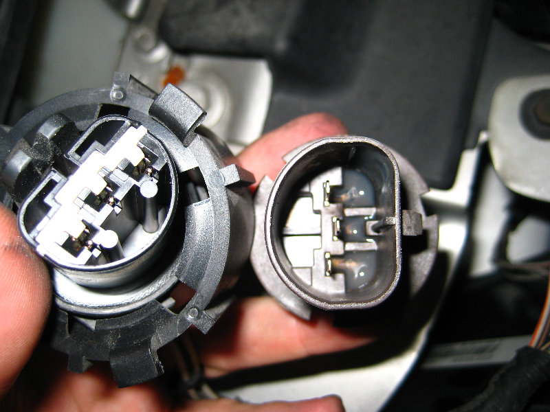 DodgeCaravanHeadlightBulbsReplacementGuide017