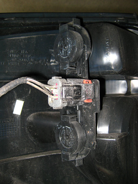Dodge-Caravan-Tail-Light-Bulbs-Replacement-Guide-011