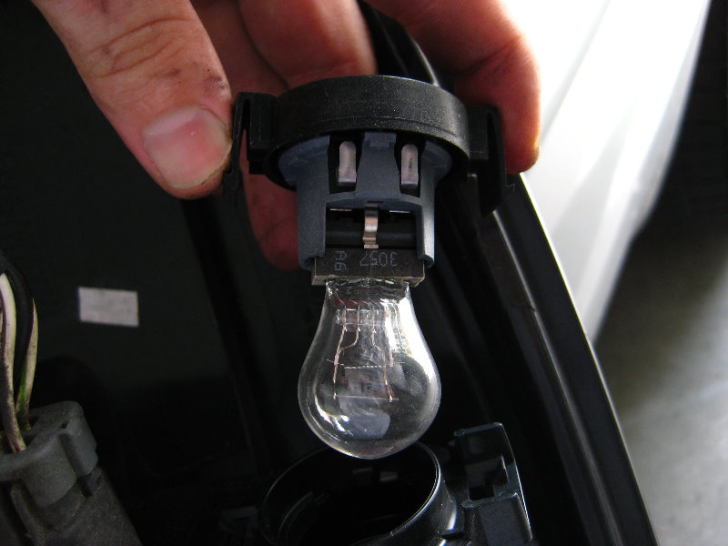Dodge-Caravan-Tail-Light-Bulbs-Replacement-Guide-016