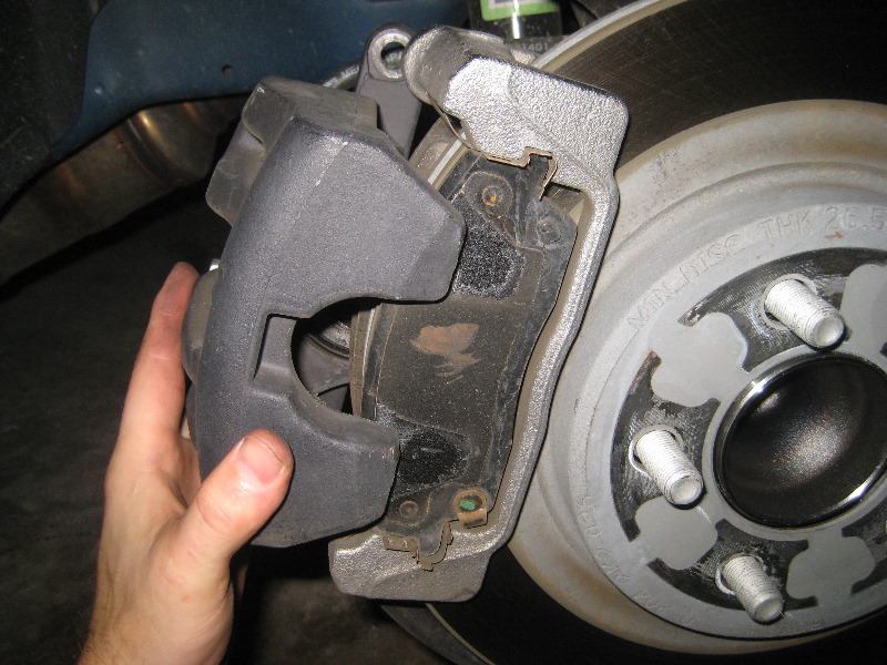 DodgeChallengerFrontDiscBrakePadsReplacementGuide014