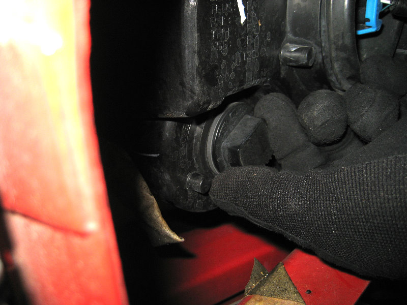 Dodge-Charger-Headlight-Bulbs-Replacement-Guide-006