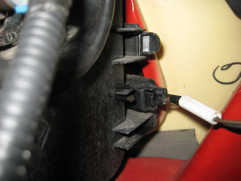 Dodge-Charger-Headlight-Bulbs-Replacement-Guide-034