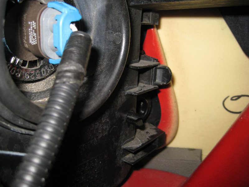 Dodge-Charger-Headlight-Bulbs-Replacement-Guide-037