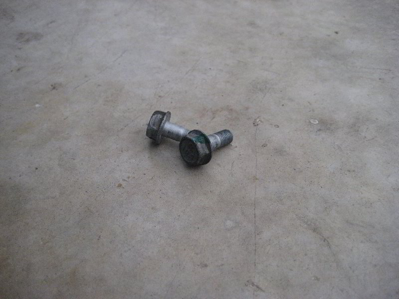 Dodge-Dart-Front-Brake-Pads-Replacement-Guide-012