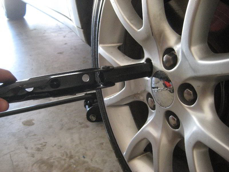 Dodge-Dart-Front-Brake-Pads-Replacement-Guide-036