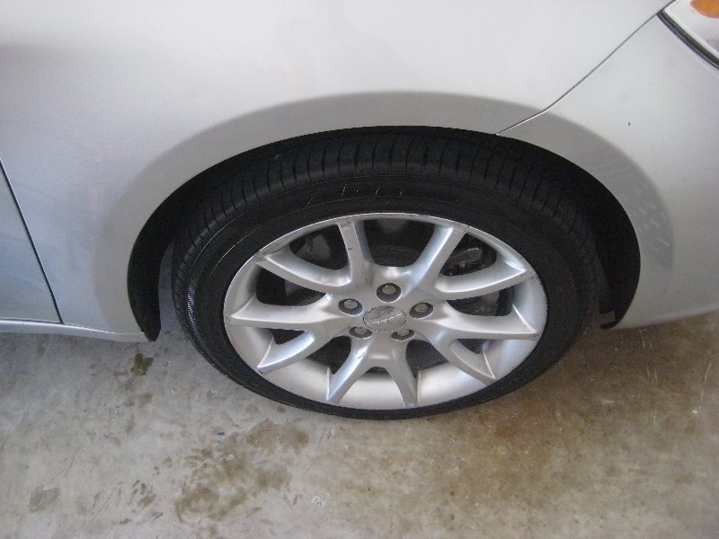 Dodge-Dart-Front-Brake-Pads-Replacement-Guide-039