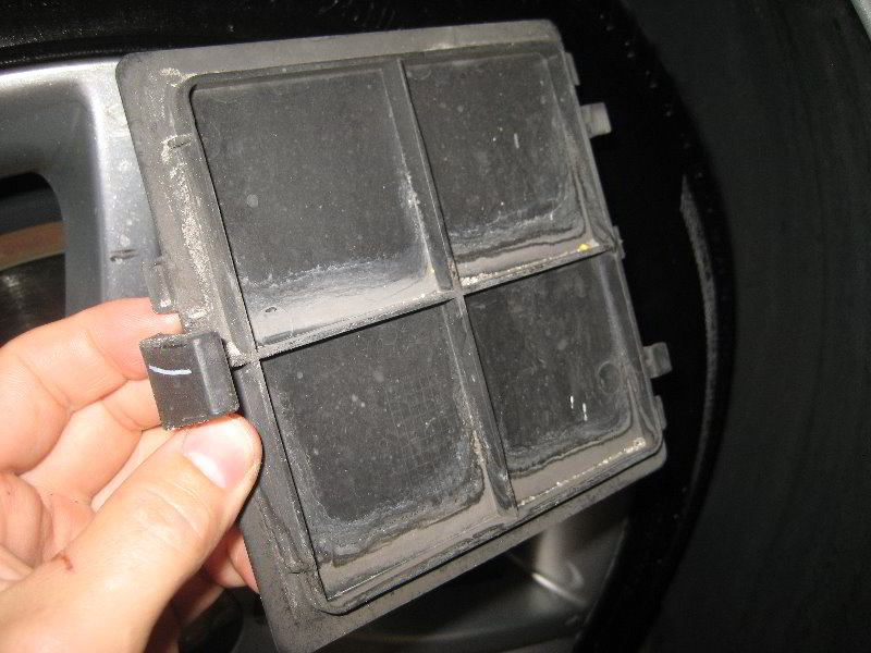 Dodge-Dart-Headlight-Bulbs-Replacement-Guide-004