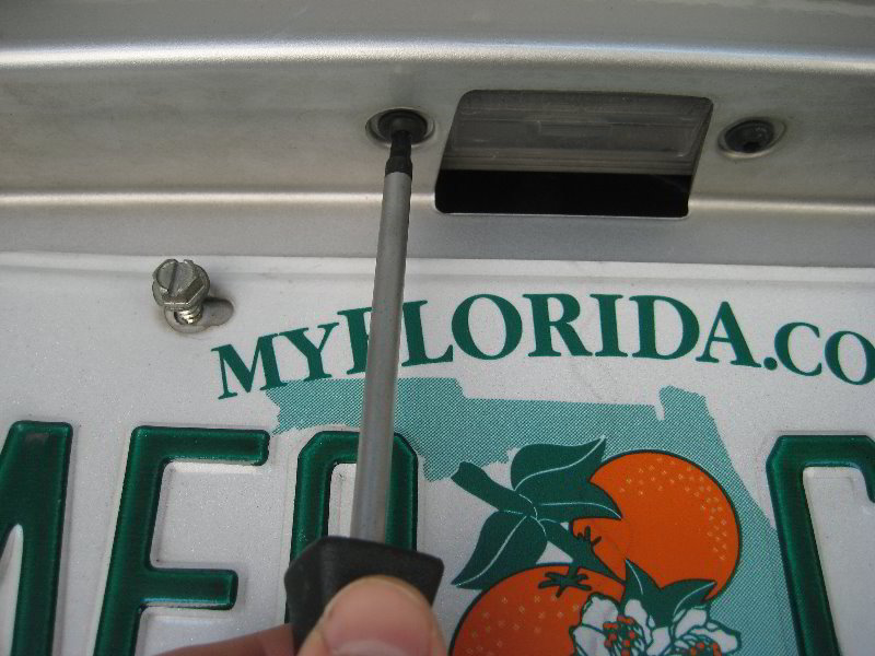 DodgeDartLicensePlateLightBulbReplacementGuide003
