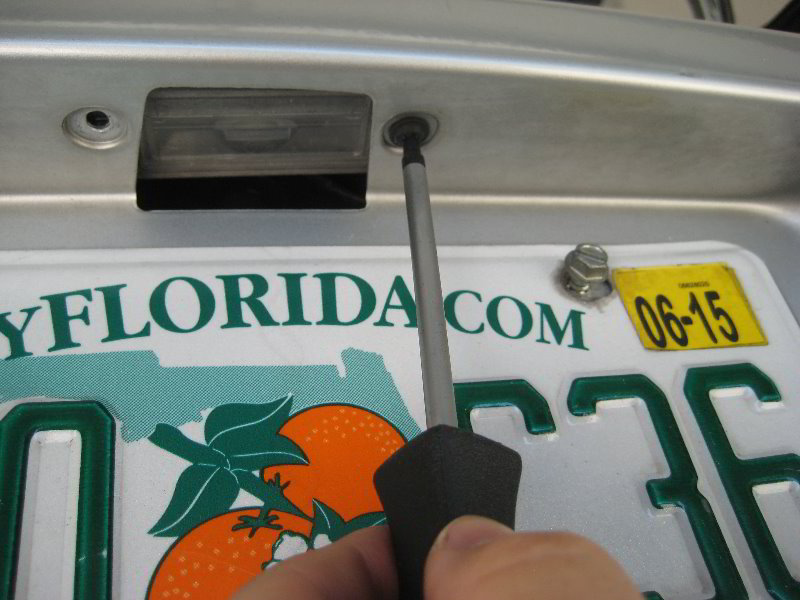 DodgeDartLicensePlateLightBulbReplacementGuide005