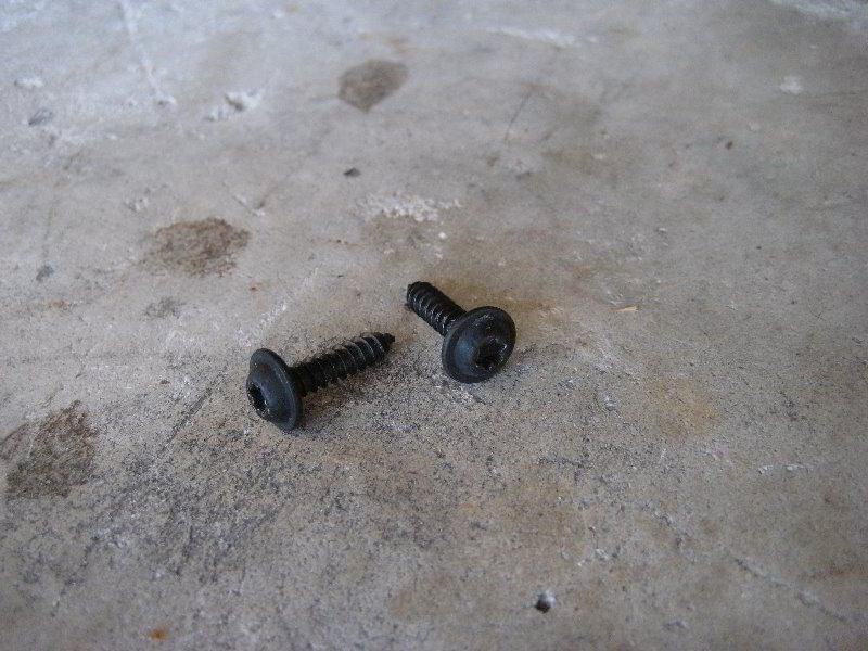 Dodge-Dart-License-Plate-Light-Bulb-Replacement-Guide-006