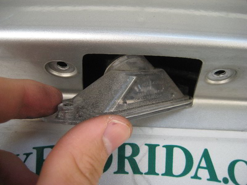 DodgeDartLicensePlateLightBulbReplacementGuide015