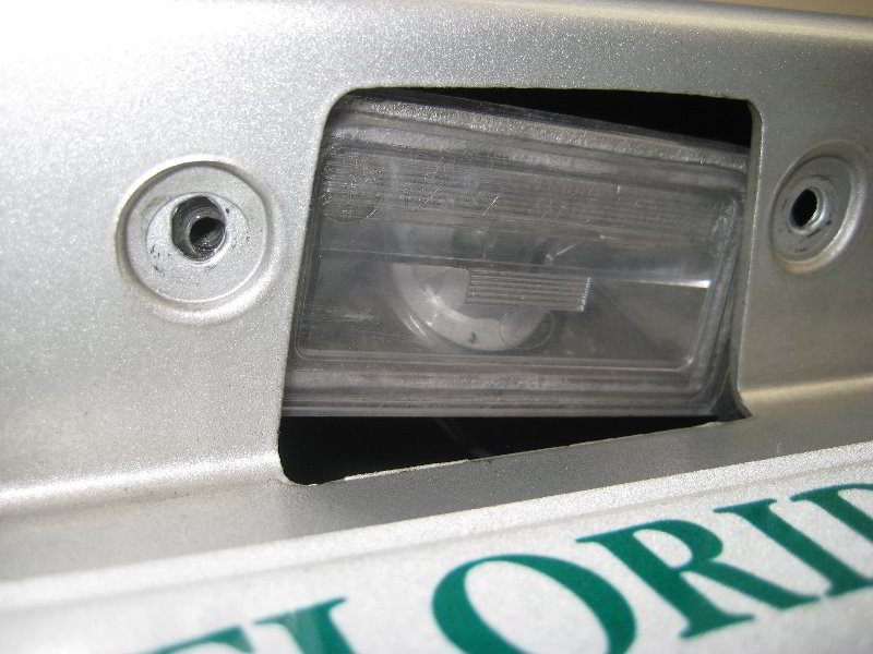 DodgeDartLicensePlateLightBulbReplacementGuide016