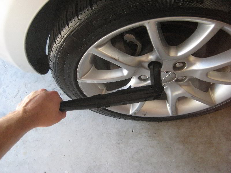 Dodge-Dart-Rear-Disc-Brake-Pads-Replacement-Guide-002