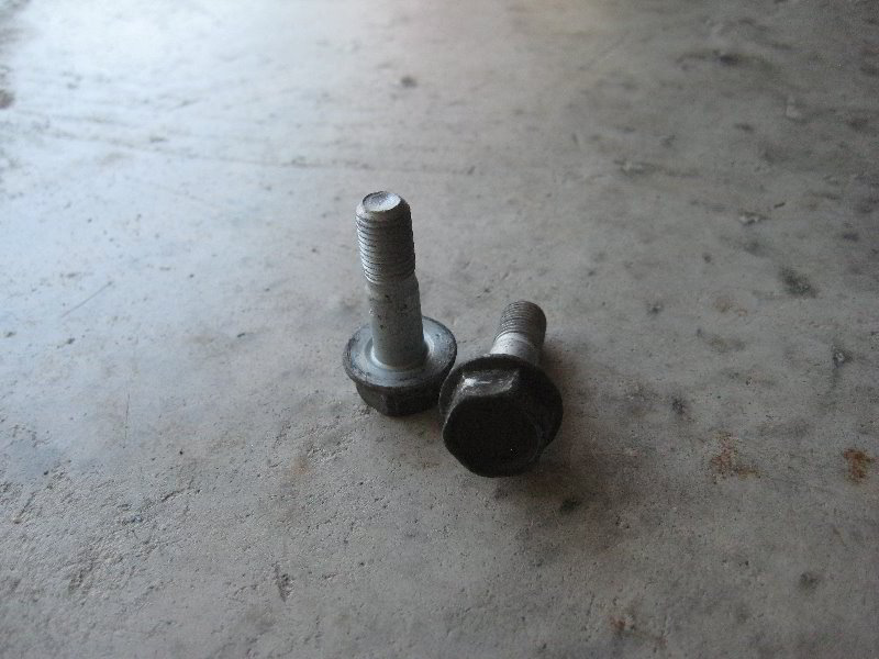 Dodge-Dart-Rear-Disc-Brake-Pads-Replacement-Guide-013