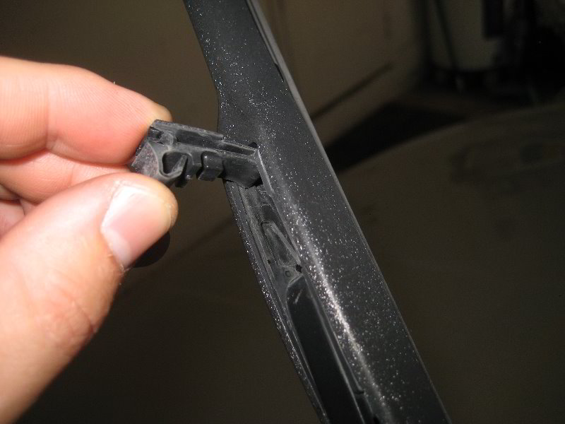 DodgeDartWindshieldWiperBladesRemovalGuide004