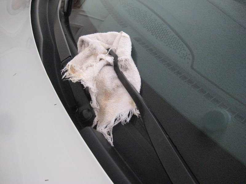 DodgeDartWindshieldWiperBladesRemovalGuide008