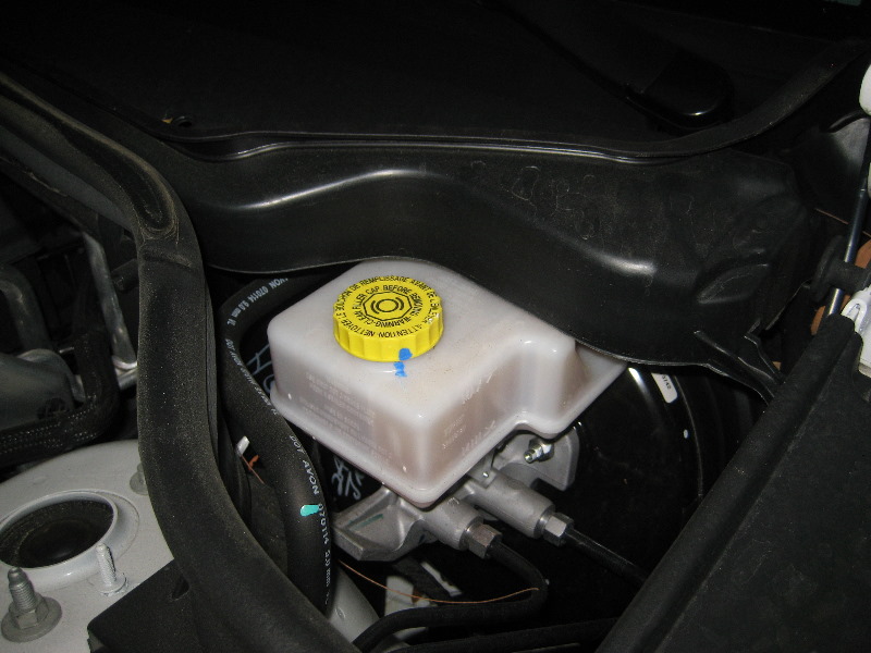 Dodge-Durango-Front-Disc-Brake-Pads-Replacement-Guide-026