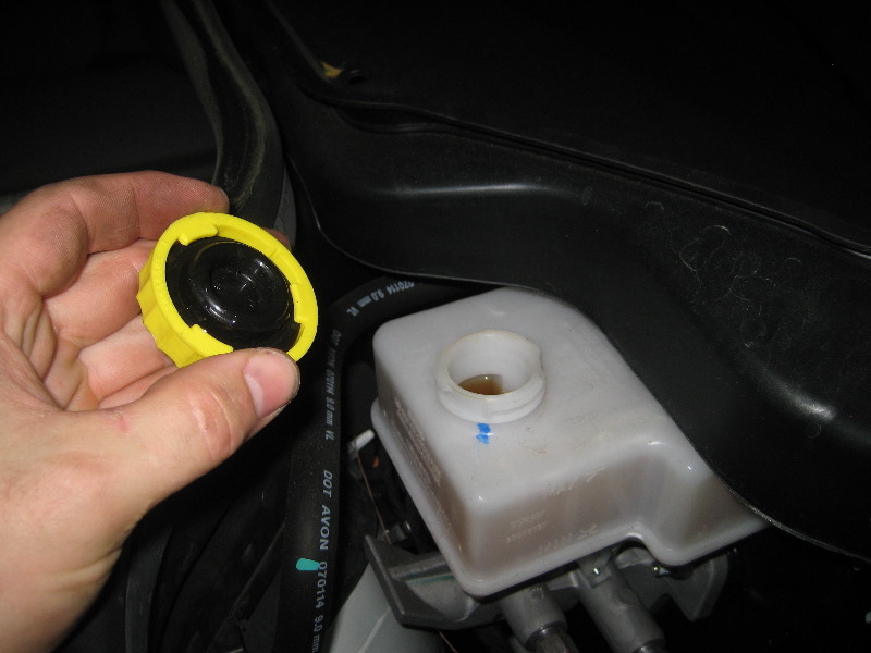 Dodge-Durango-Front-Disc-Brake-Pads-Replacement-Guide-027