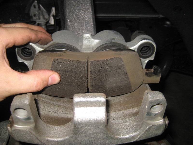 Dodge-Durango-Front-Disc-Brake-Pads-Replacement-Guide-033