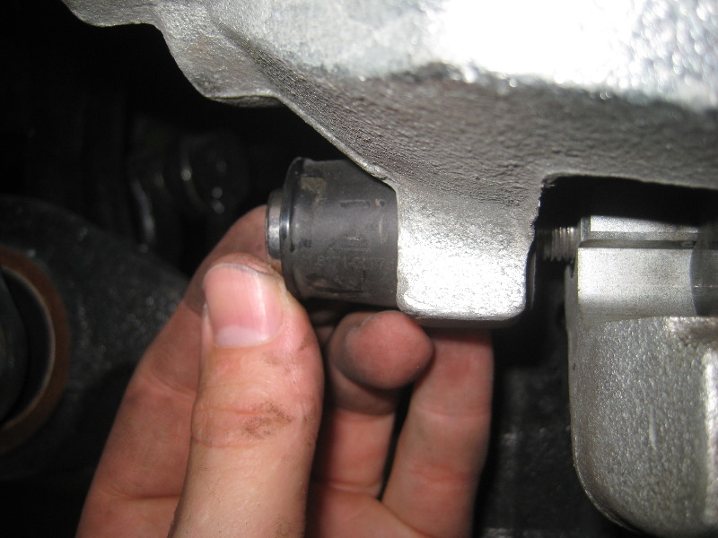 Dodge-Durango-Front-Disc-Brake-Pads-Replacement-Guide-035