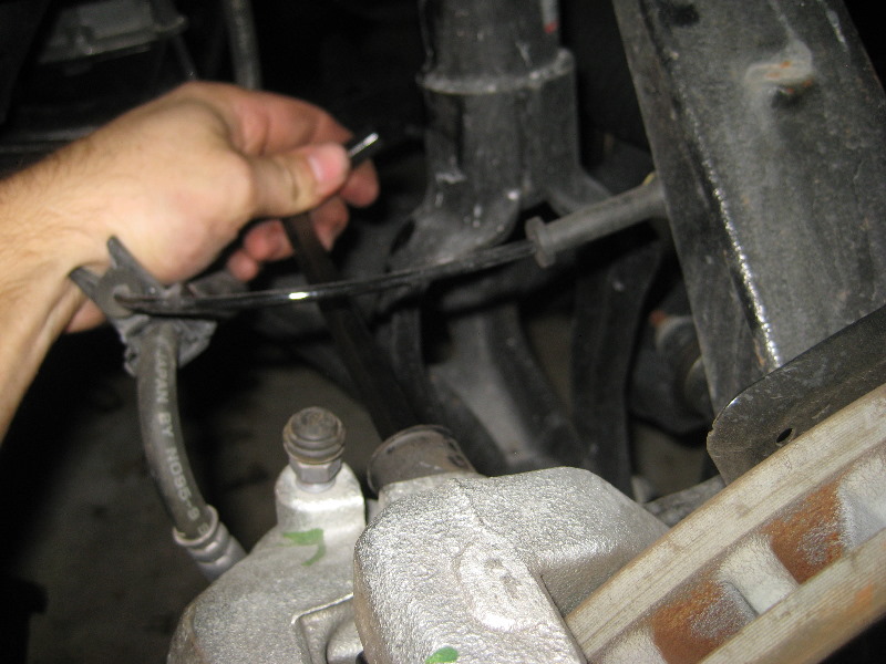 Dodge-Durango-Front-Disc-Brake-Pads-Replacement-Guide-037