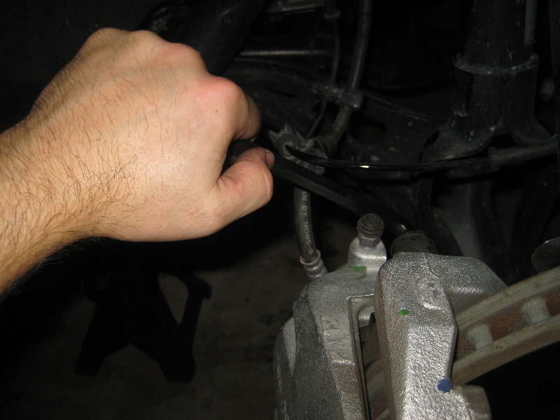 DodgeDurangoFrontDiscBrakePadsReplacementGuide039