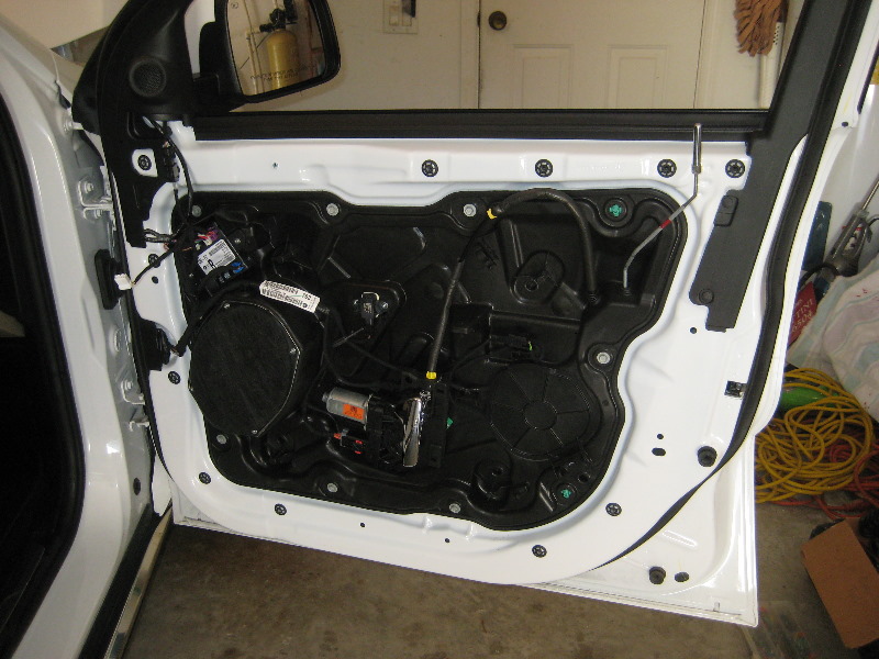 DodgeDurangoInteriorDoorPanelRemovalGuide027