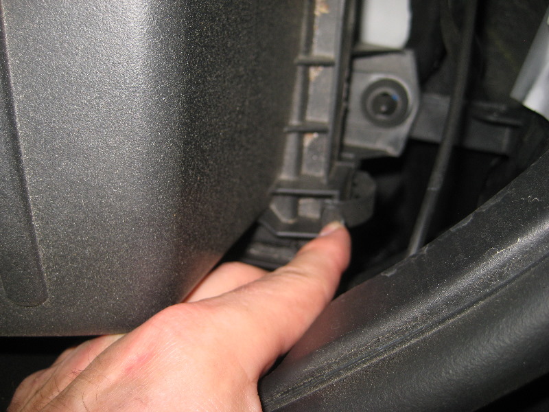 Dodge-Durango-Pentastar-V6-Engine-Air-Filter-Replacement-Guide-002