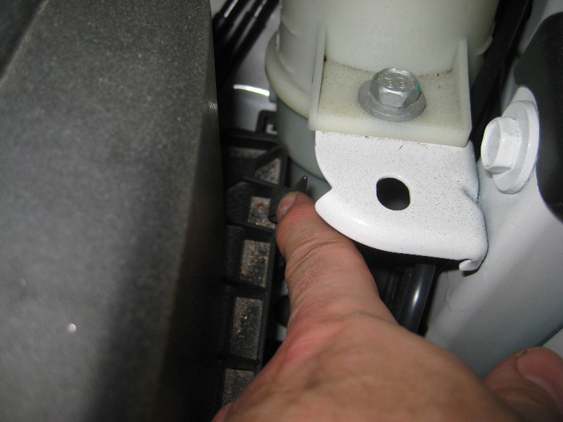 Dodge-Durango-Pentastar-V6-Engine-Air-Filter-Replacement-Guide-003