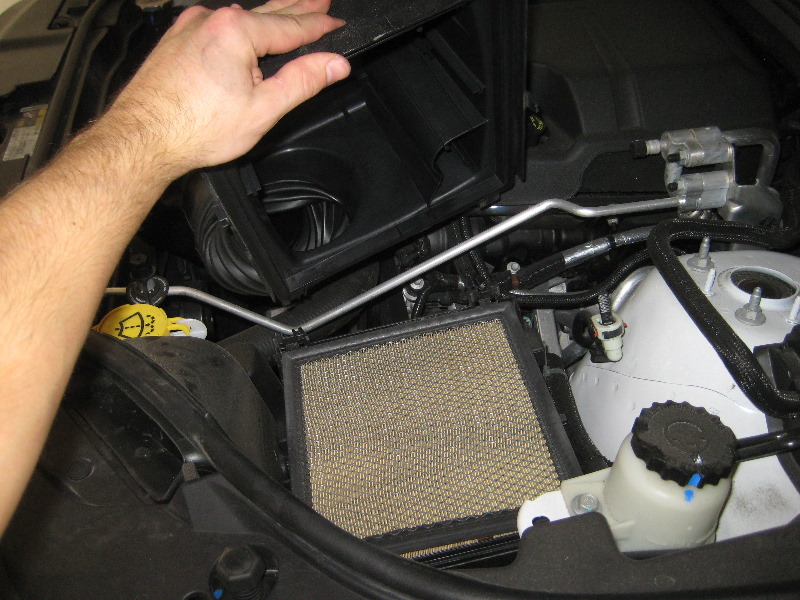 Dodge-Durango-Pentastar-V6-Engine-Air-Filter-Replacement-Guide-004