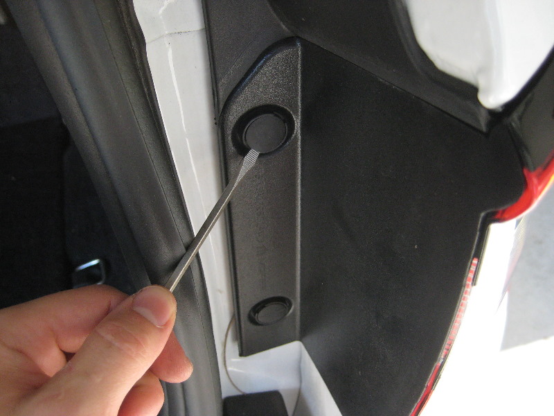 Dodge-Durango-Reverse-Tail-Light-Bulbs-Replacement-Guide-003